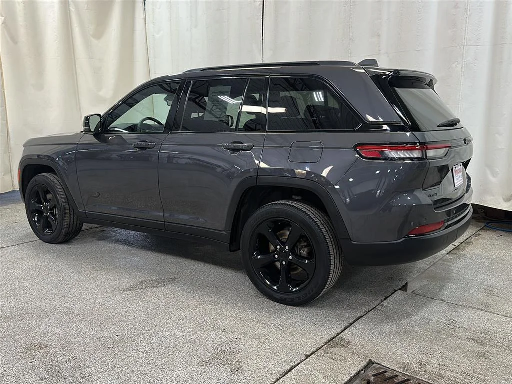 Used 2023 Baltic Gray Metallic Clearcoat Jeep Altitude 4x4 image 3