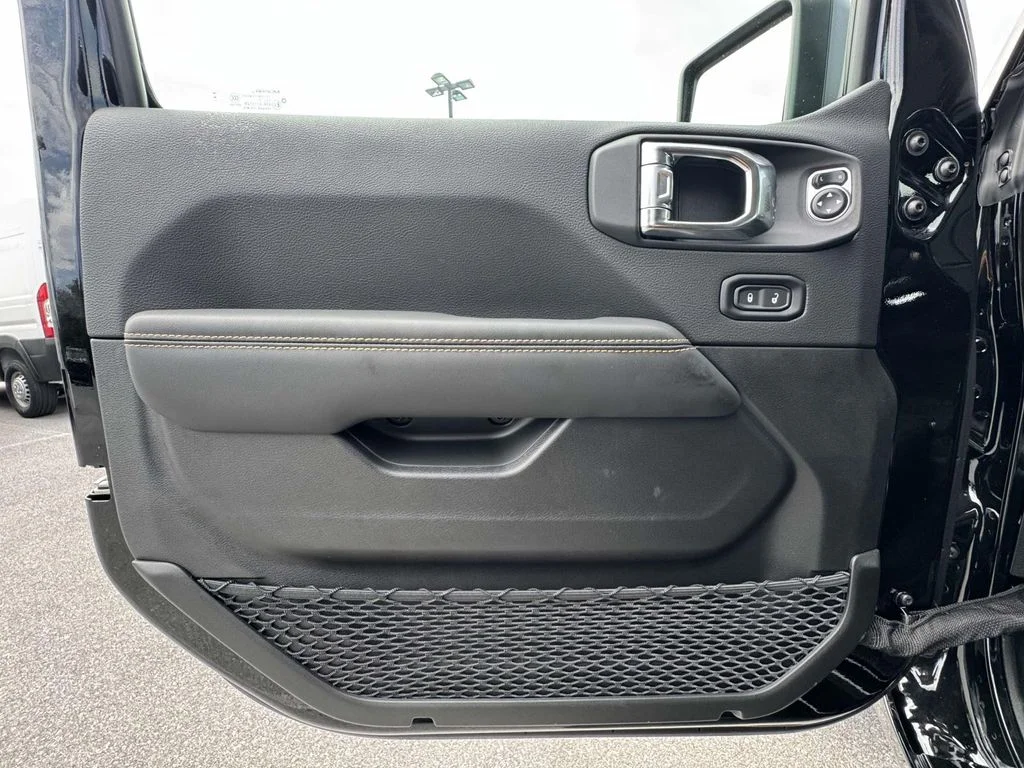 2025 Jeep Wrangler 4-Door Sahara - Photo 27