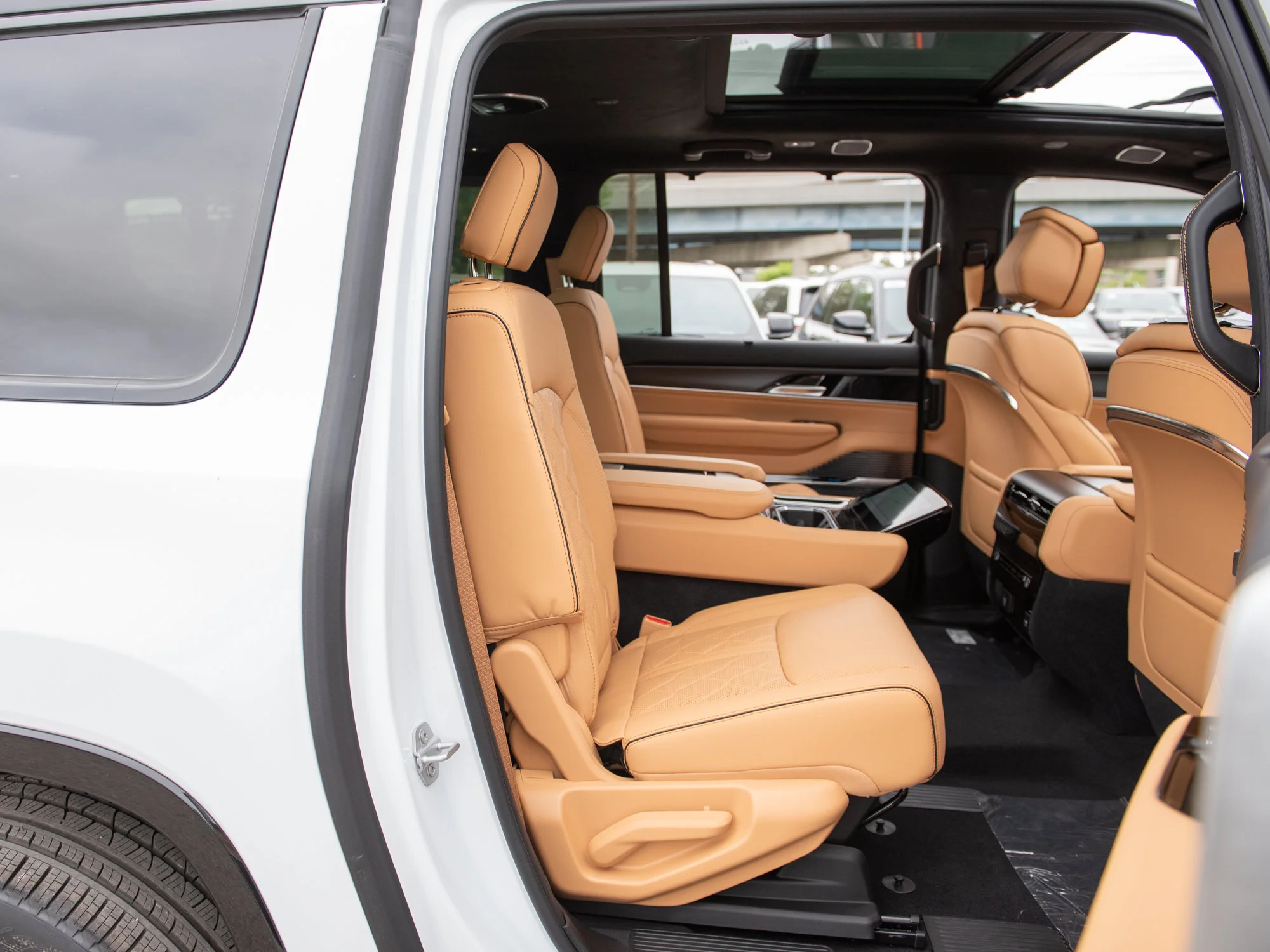 New 2026 White Jeep Summit Reserve* image 26