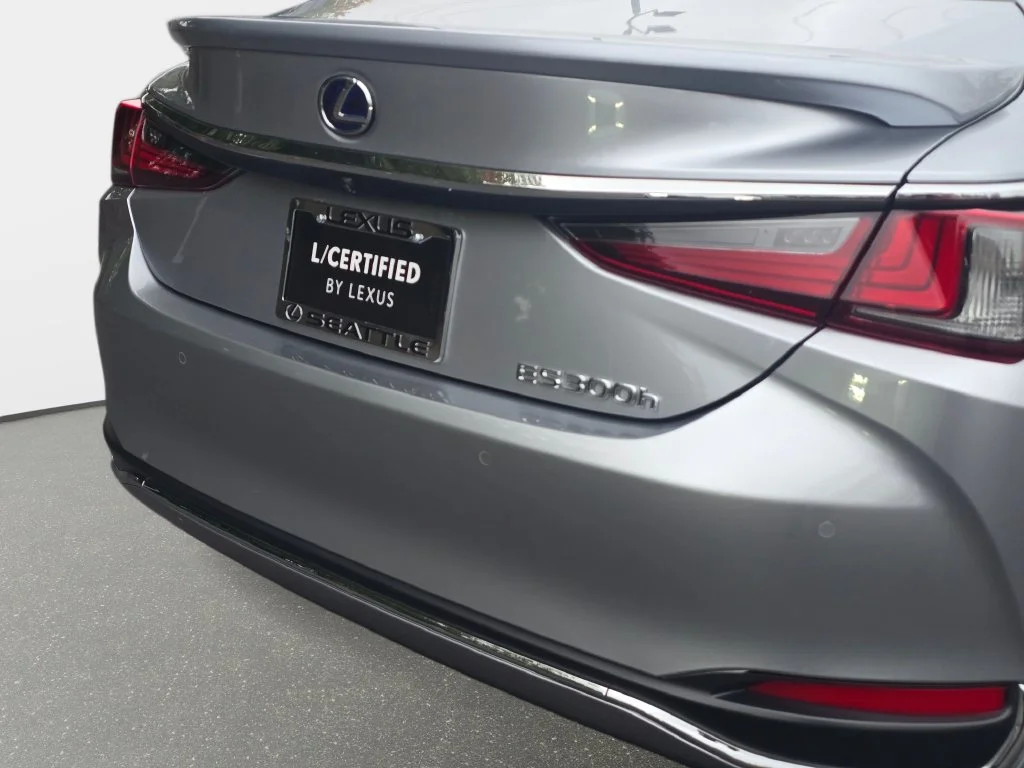 Certified Used 2022 IRIDIUM Lexus 300h Luxury image 12