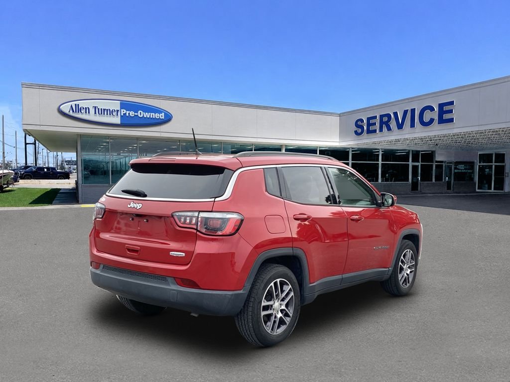 Used 2018 Redline Pearlcoat Jeep Latitude image 8