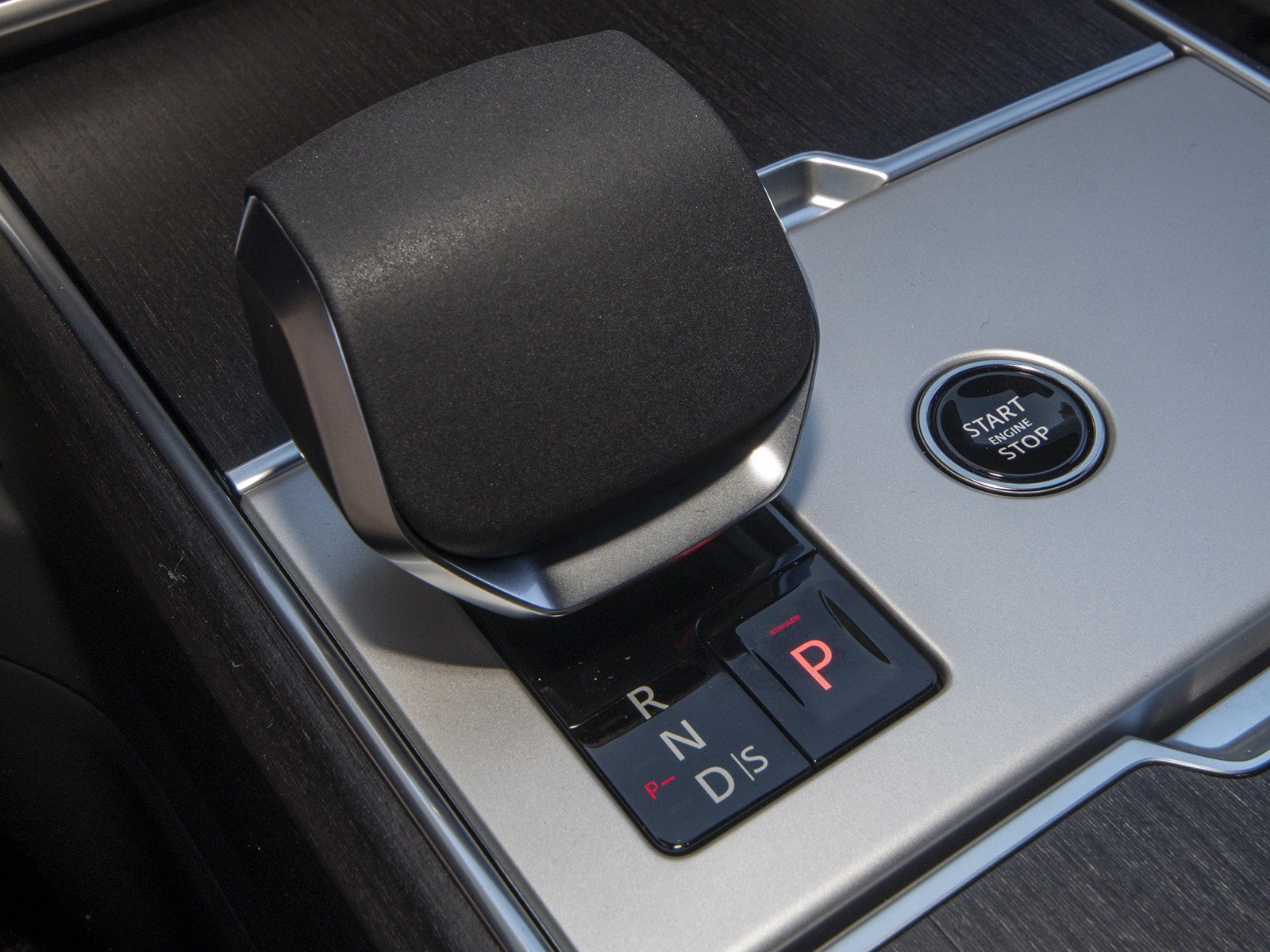New 2026 Carpathian Grey Land Rover SE image 29