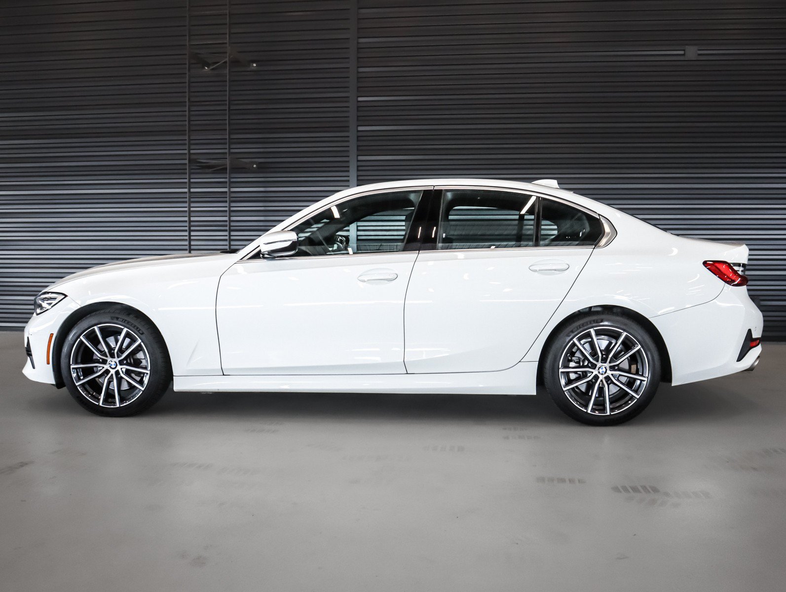 Used 2019 Alpine White BMW 330i image 11