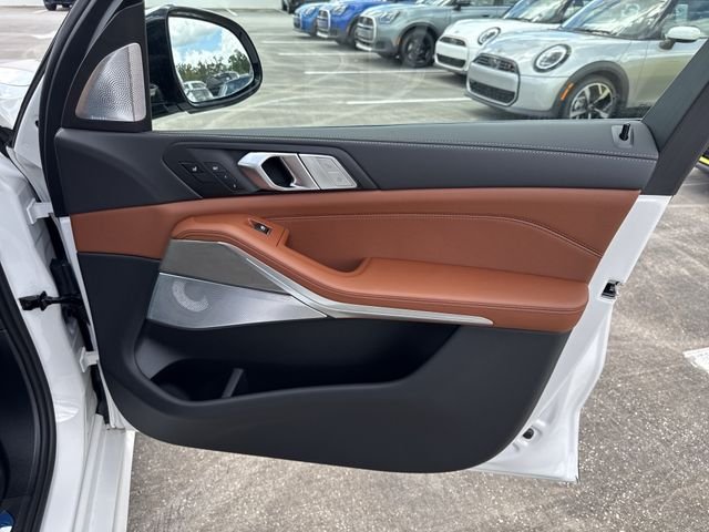 New 2027 Mineral White Metallic BMW xDrive40i image 8