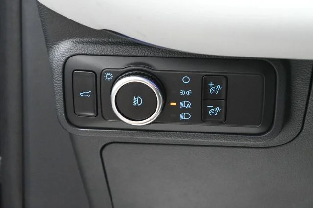 Used 2025 Black Metallic Ford Platinum image 11