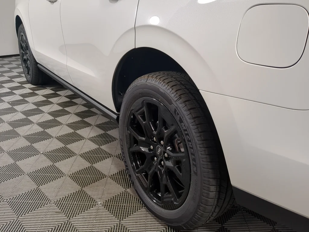 New 2027 Star White Metallic Tri-Coat Ford Platinum image 36