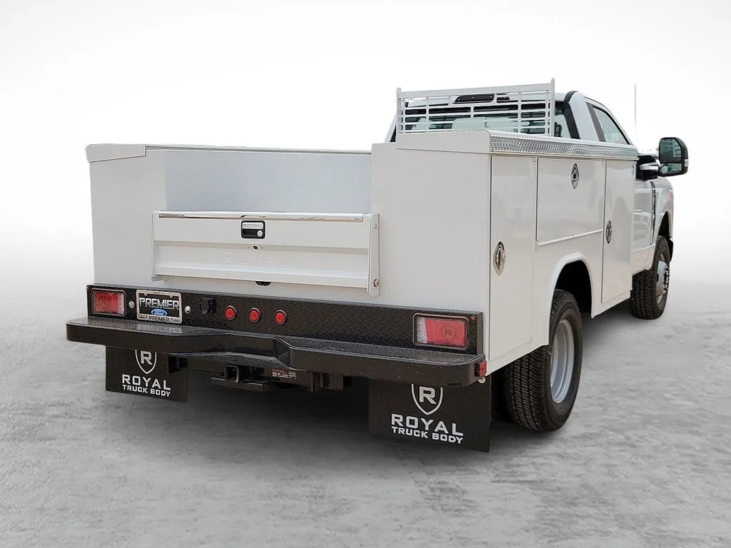 2025 Ford F-350 Super Duty Chassis Cab XL - Photo 10