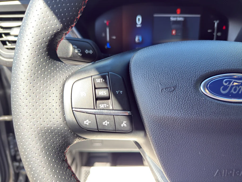2025 Ford Escape ST-Line - Photo 18