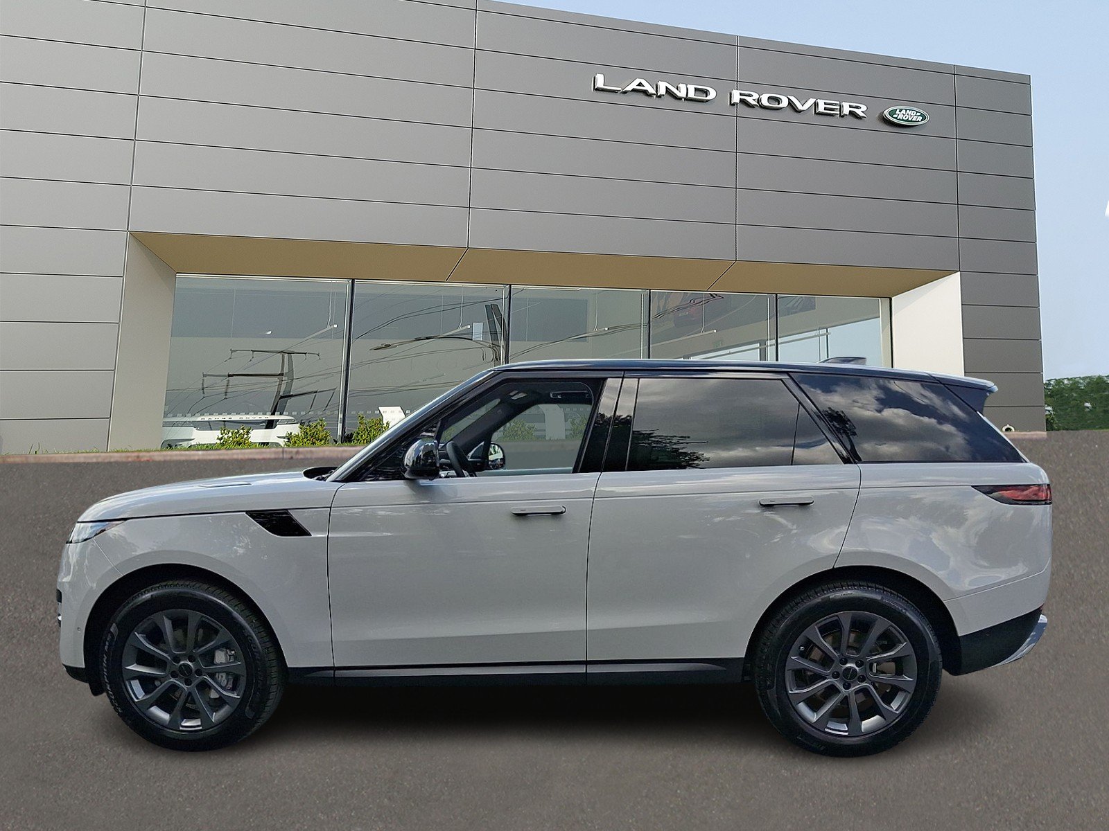 New 2026 Borasco Grey Land Rover P360 SE image 6