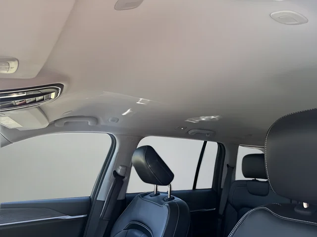 Used 2023 White Jeep Limited image 18