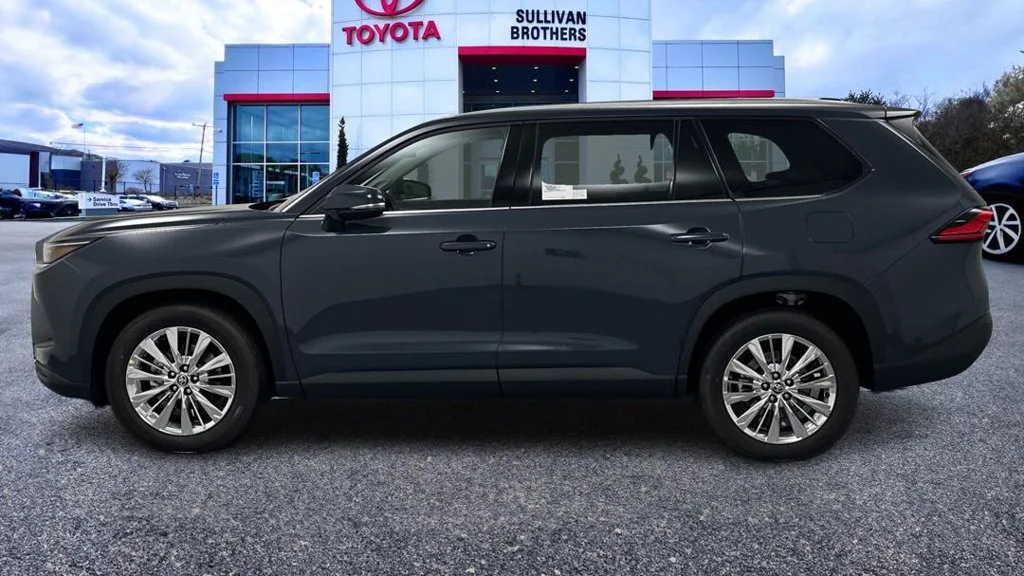 Used 2024 White Toyota Platinum image 8