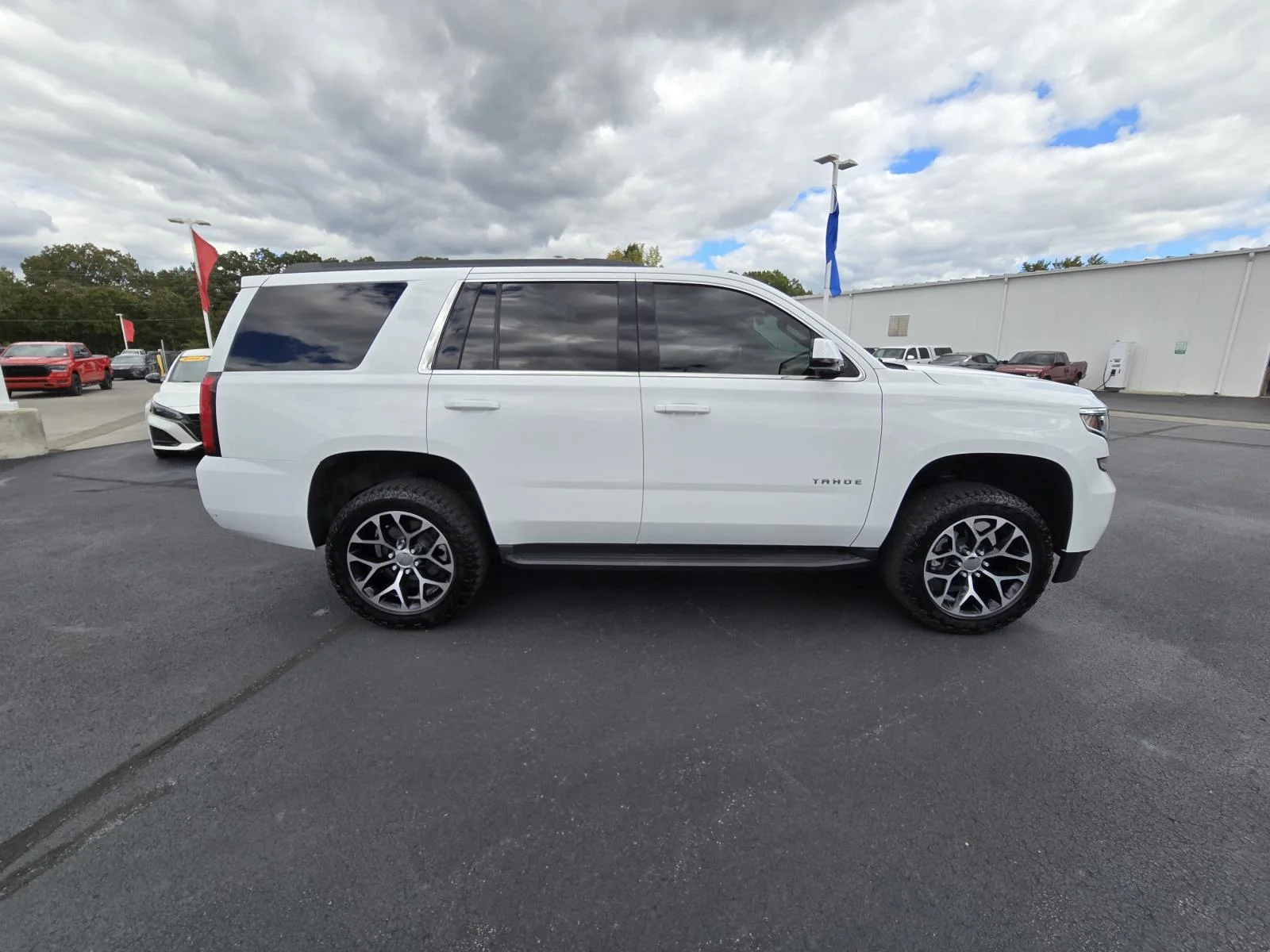 Used 2019 SUMMIT WHITE Chevrolet LS image 8
