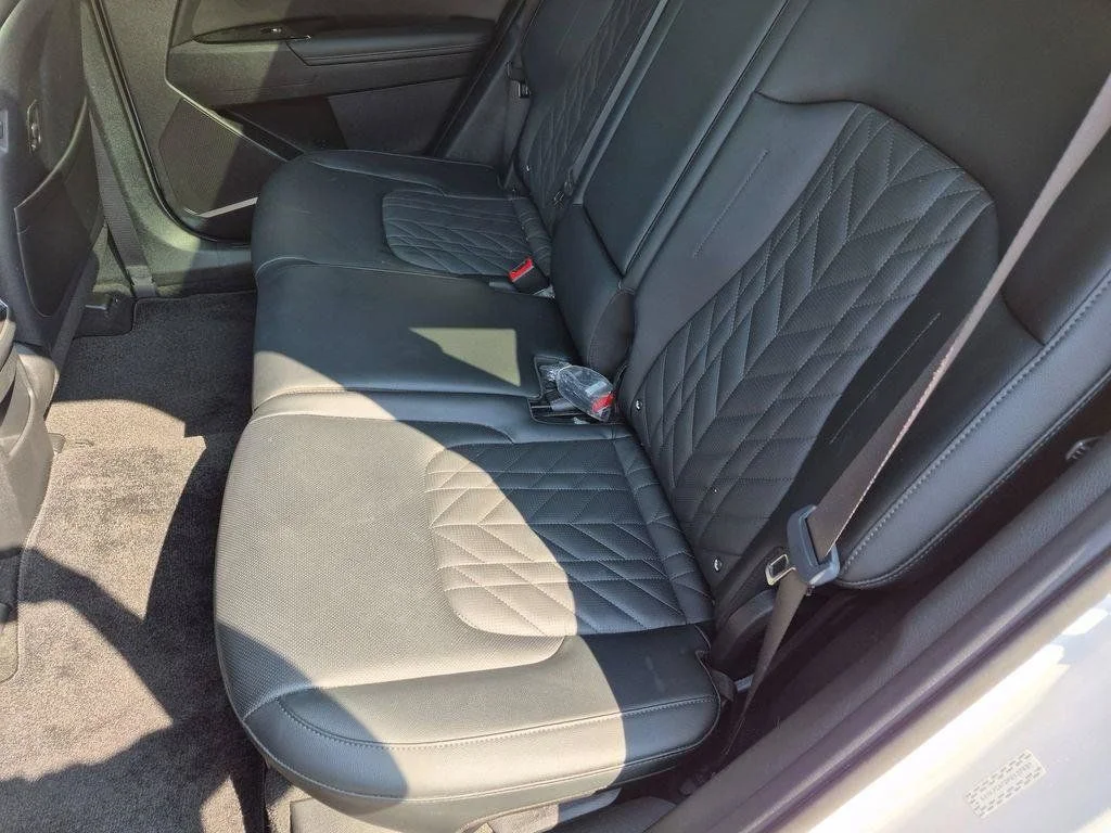 Used 2023 White Kia X-Pro Prestige image 26