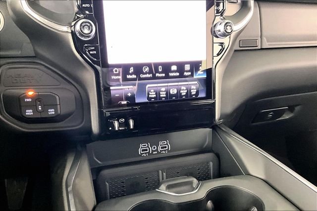 New 2026 Diamond Black Crystal Pearl-Coat Exterior Paint RAM Laramie image 6