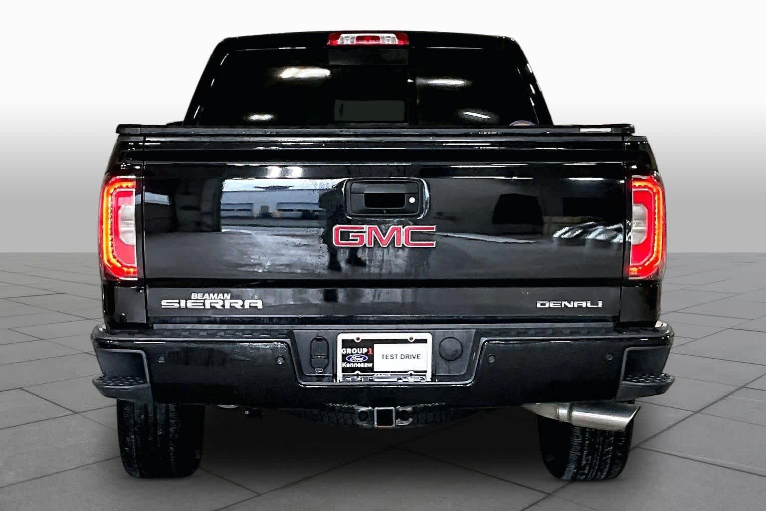 Used 2017 Onyx Black GMC Denali image 5
