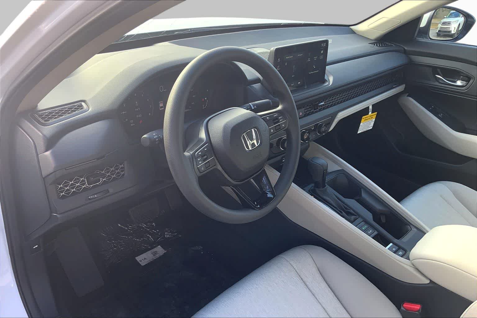 New 2026 Platinum White Pearl Honda LX image 8