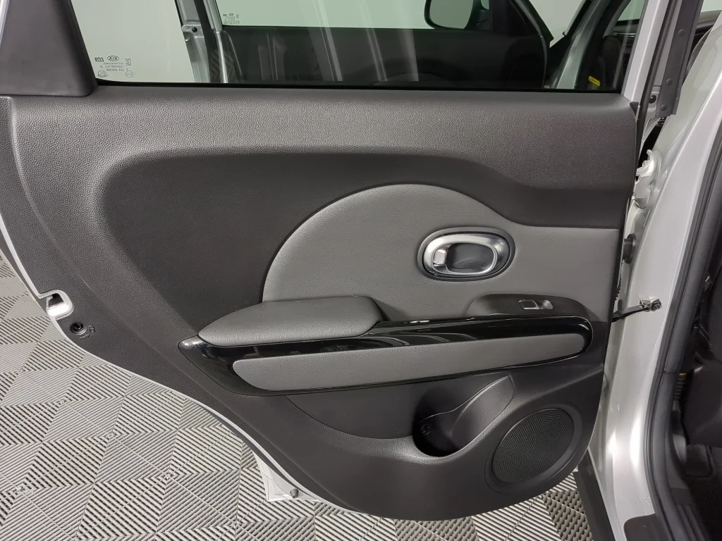 Used 2018 Silver Kia + image 14