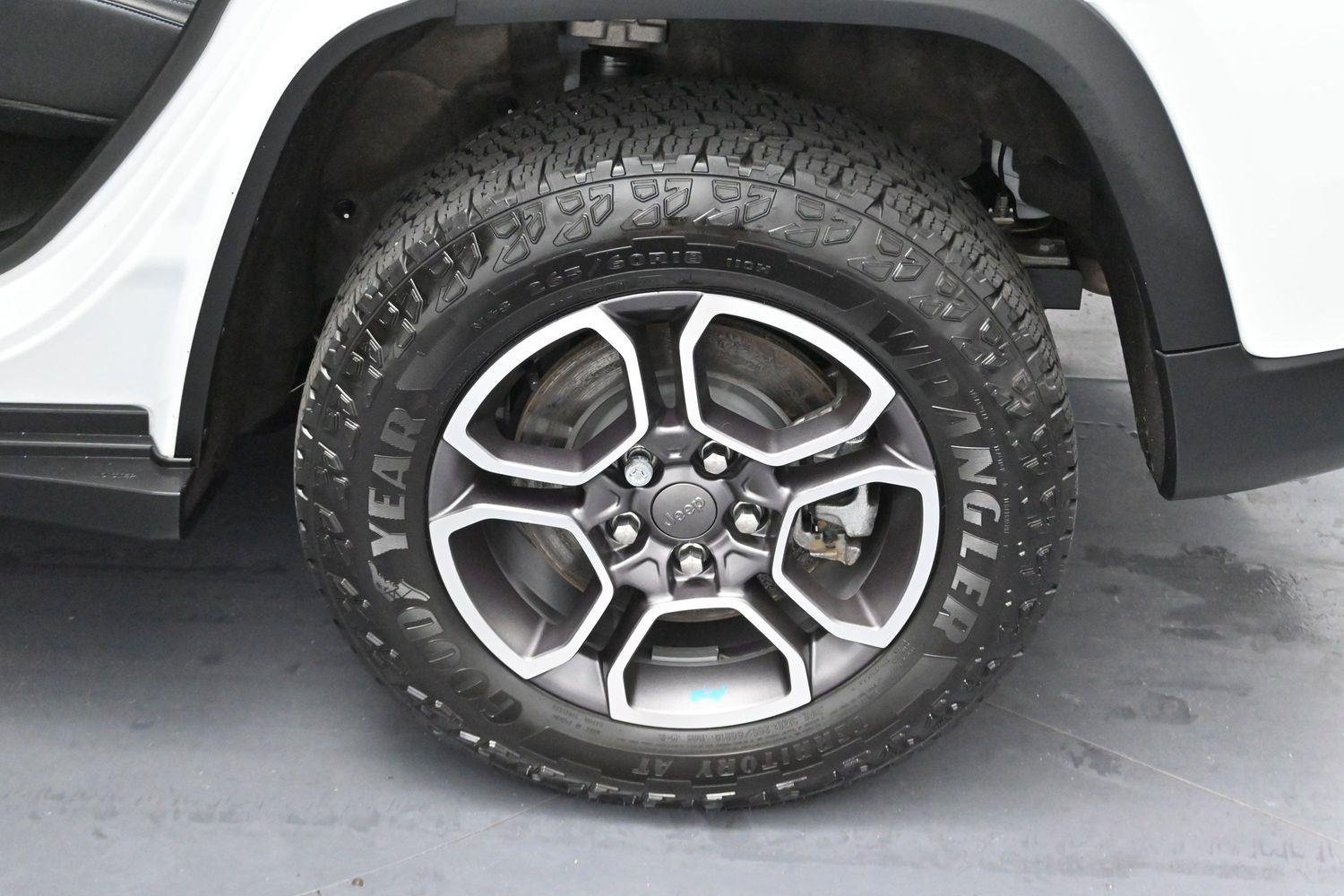 Used 2022 Bright White Clearcoat Jeep Trailhawk image 34