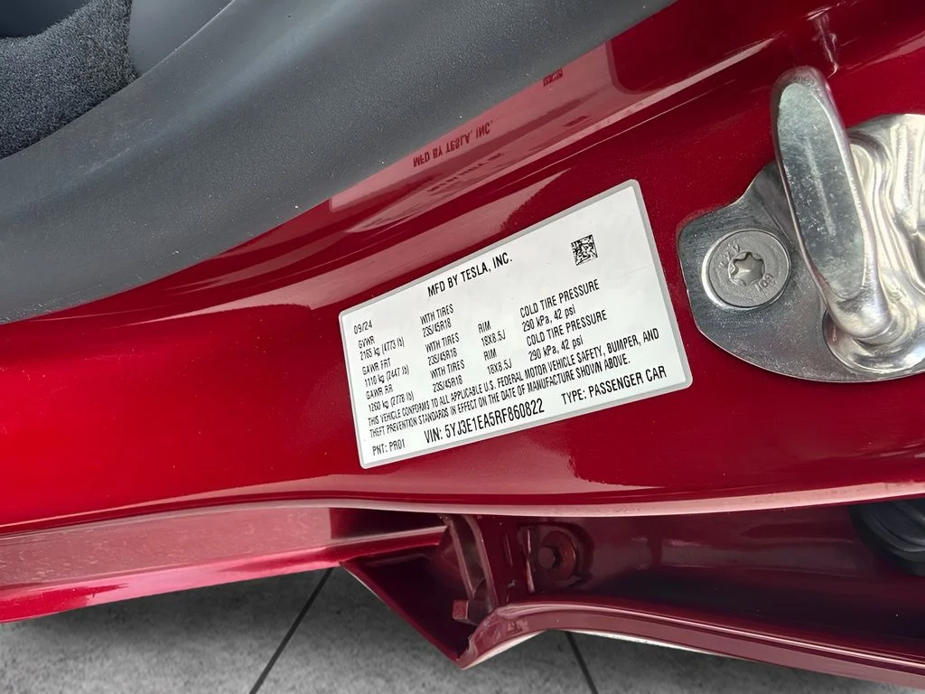 Used 2024  Tesla Base image 38