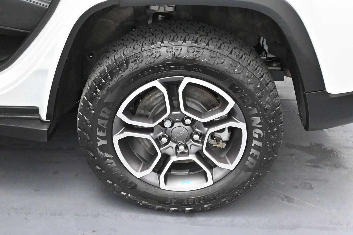 Used 2022 Bright White Clearcoat Jeep Trailhawk image 34