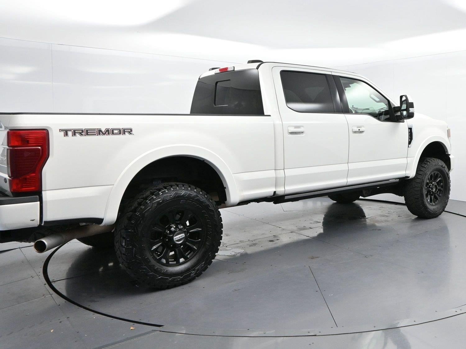 Used 2022 Star White Metallic Tri-Coat Ford LARIAT image 7
