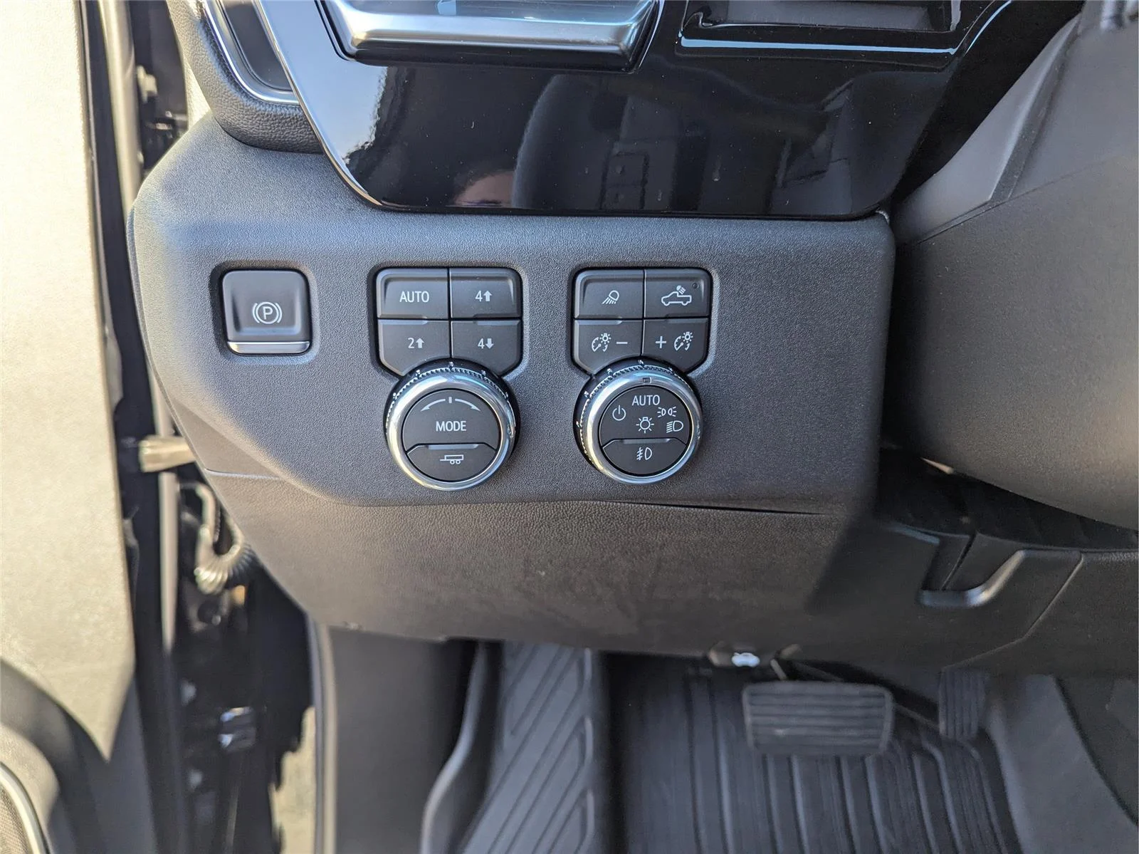 New 2026 Onyx Black GMC Elevation image 16