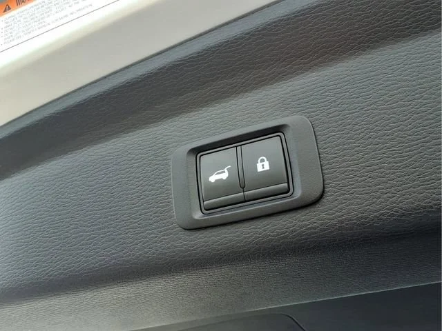 Used 2024  Mitsubishi SE image 22