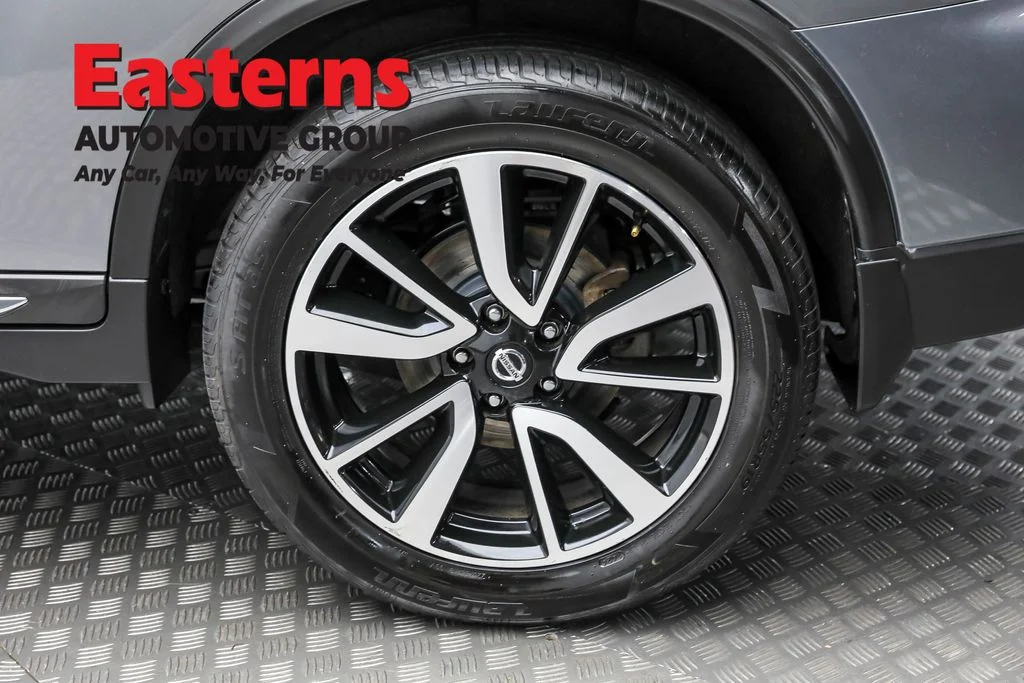Used 2019 Gray Nissan SL image 8