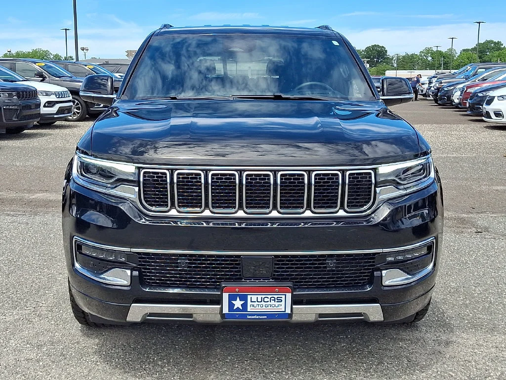 Used 2023 Diamond Black Crystal Pearlcoat Jeep Series III image 4