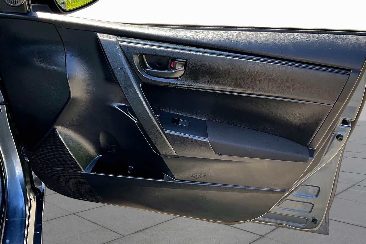 Used 2017 Slate Metallic Toyota L image 21