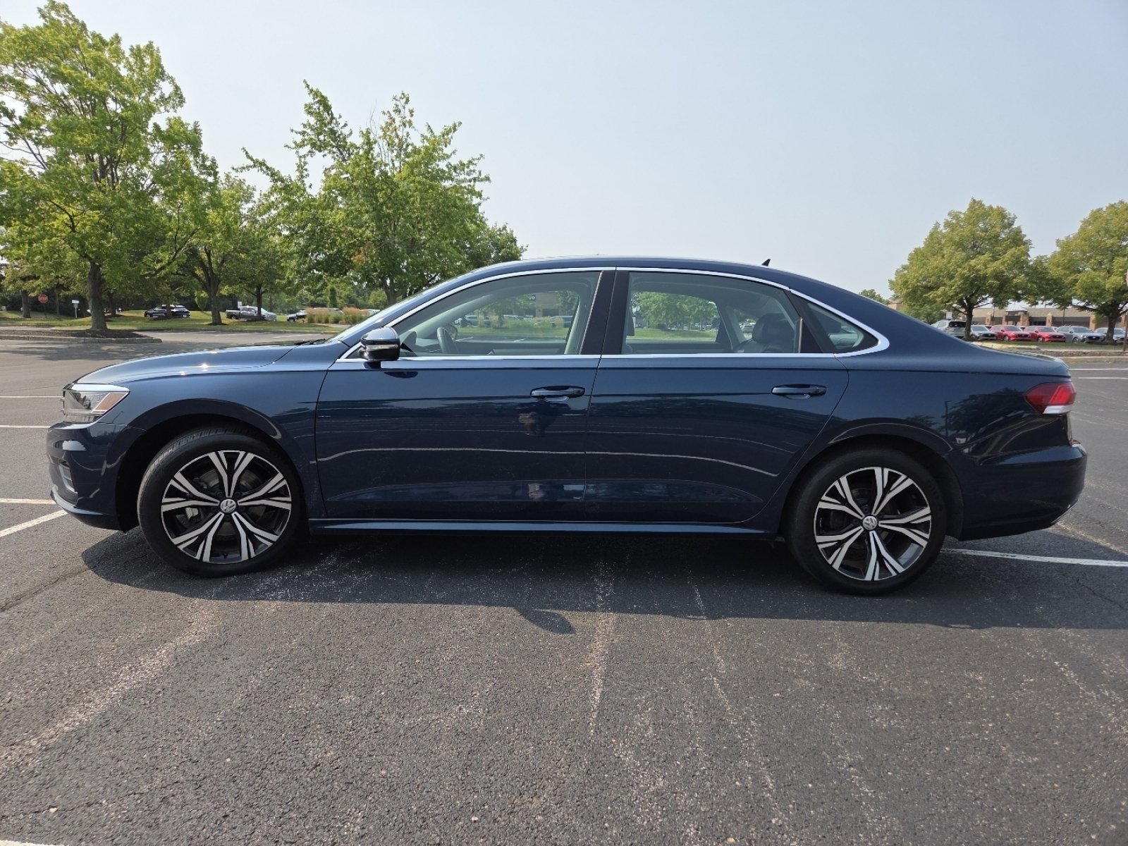 Used 2021 Tourmaline Blue Metallic Volkswagen 2.0T SE image 15