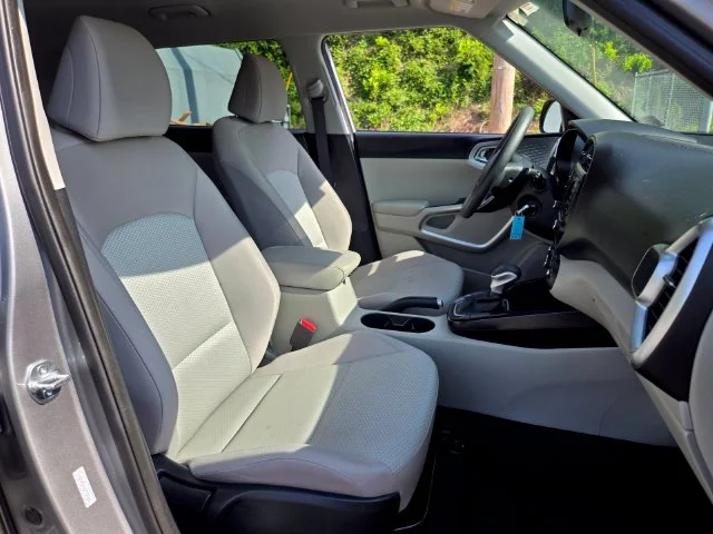 Used 2025 Silver Kia  image 21