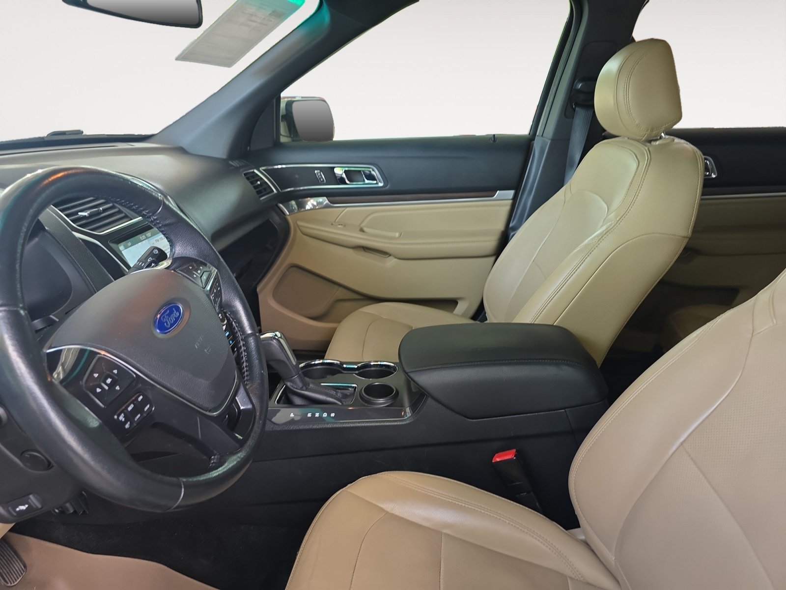 Used 2017 White Gold Metallic Ford Limited image 20