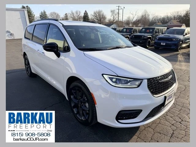 2026 Chrysler Pacifica Limited AWD's photo