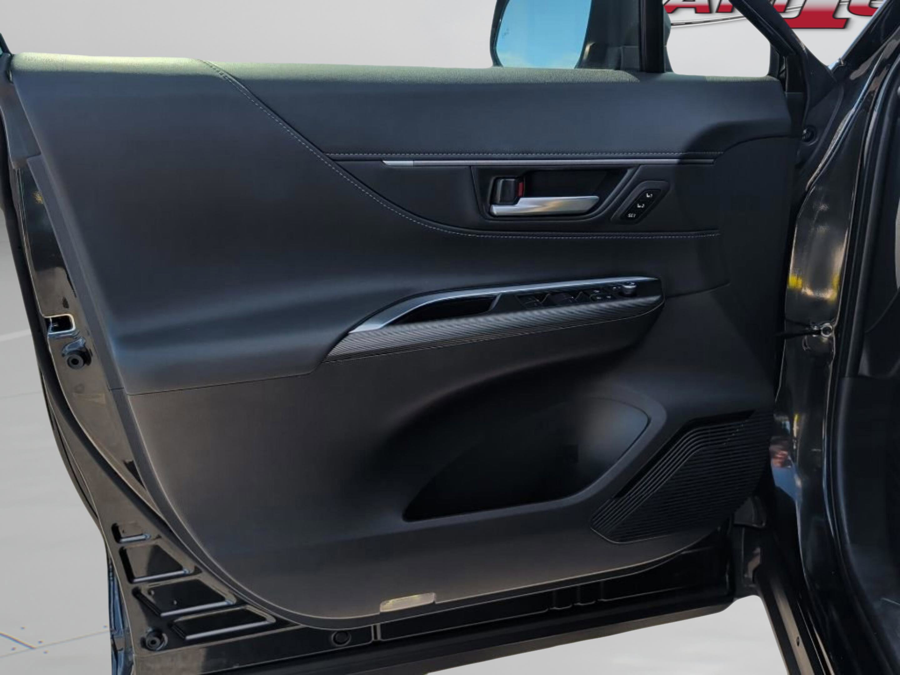 2024 Toyota Venza Nightshade - Photo 26