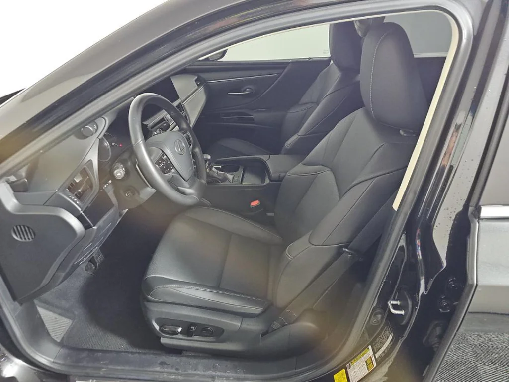 Used 2025 Black Lexus 350 image 4
