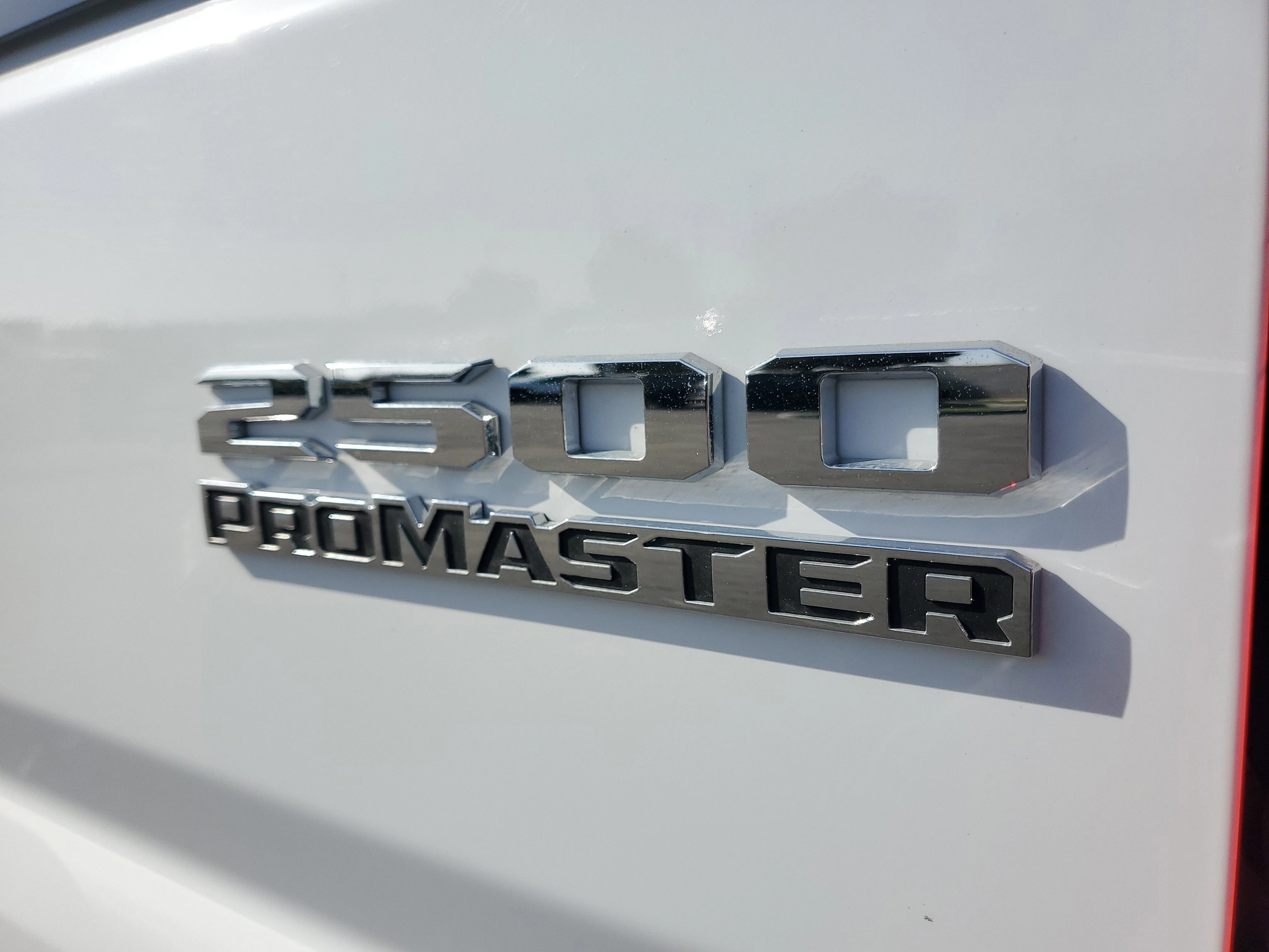 Used 2025 White Ram Base image 23