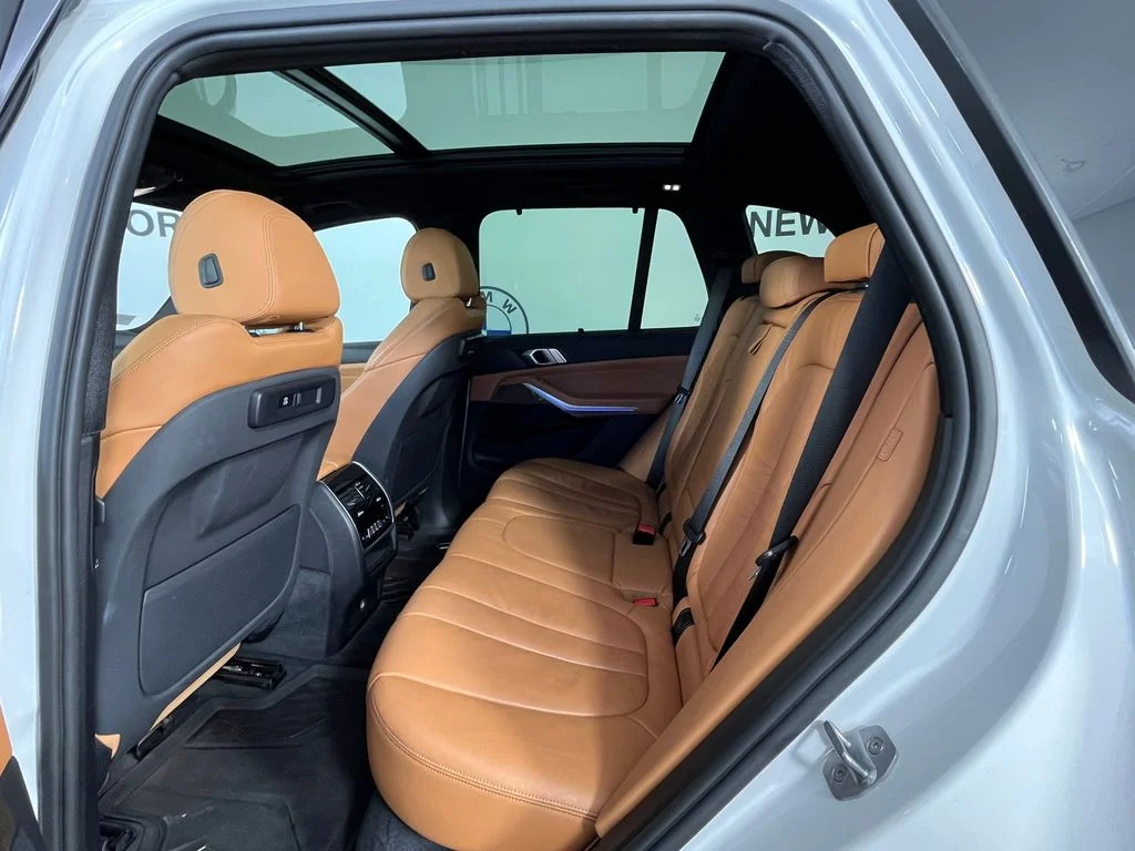 Used 2019 White BMW xDrive40i image 21