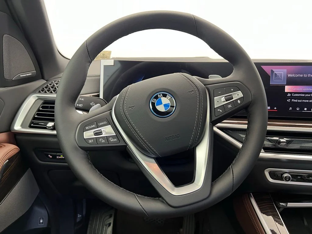 New 2026 Alpine White BMW xDrive50e image 17
