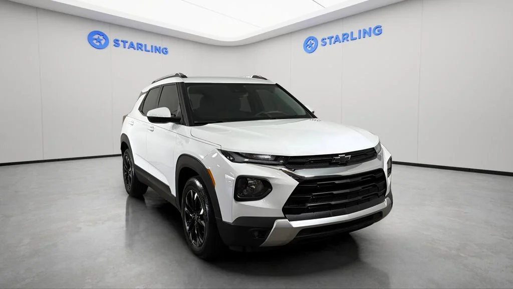 Used 2023 Summit White Chevrolet LT image 14