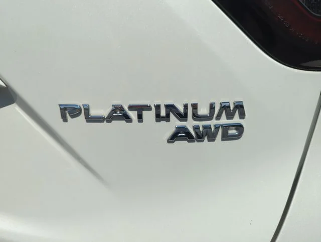 Used 2019 White Nissan Platinum image 22