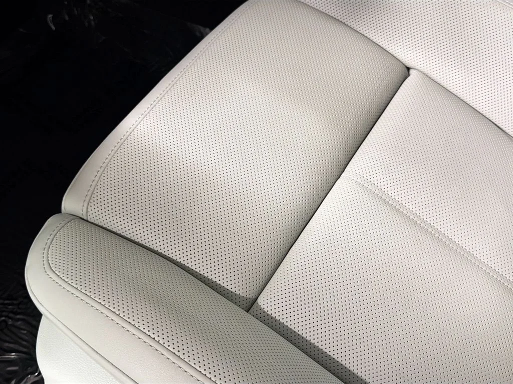 Certified Used 2025  Porsche  image 21
