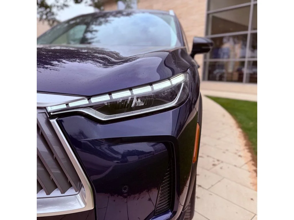 New 2026 Grand Blue INFINITI Luxe FWD image 7