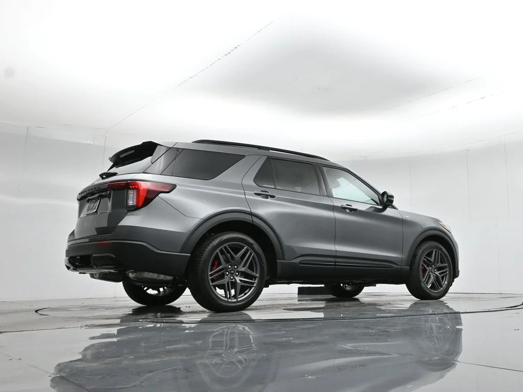 New 2026 Carbonized Gray Metallic Ford ST-Line image 53