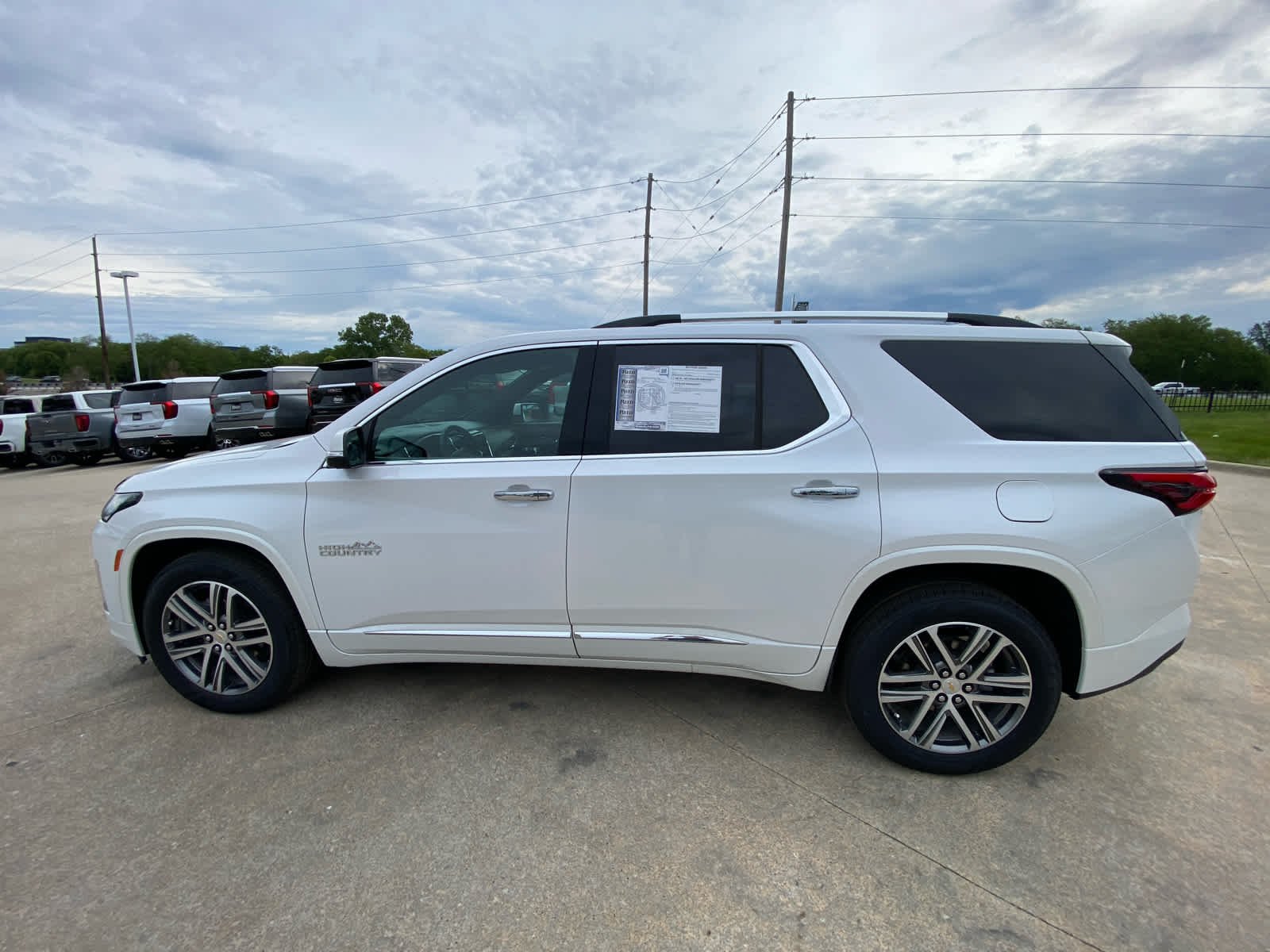 Used 2023 Iridescent Pearl Tricoat Chevrolet High Country image 6