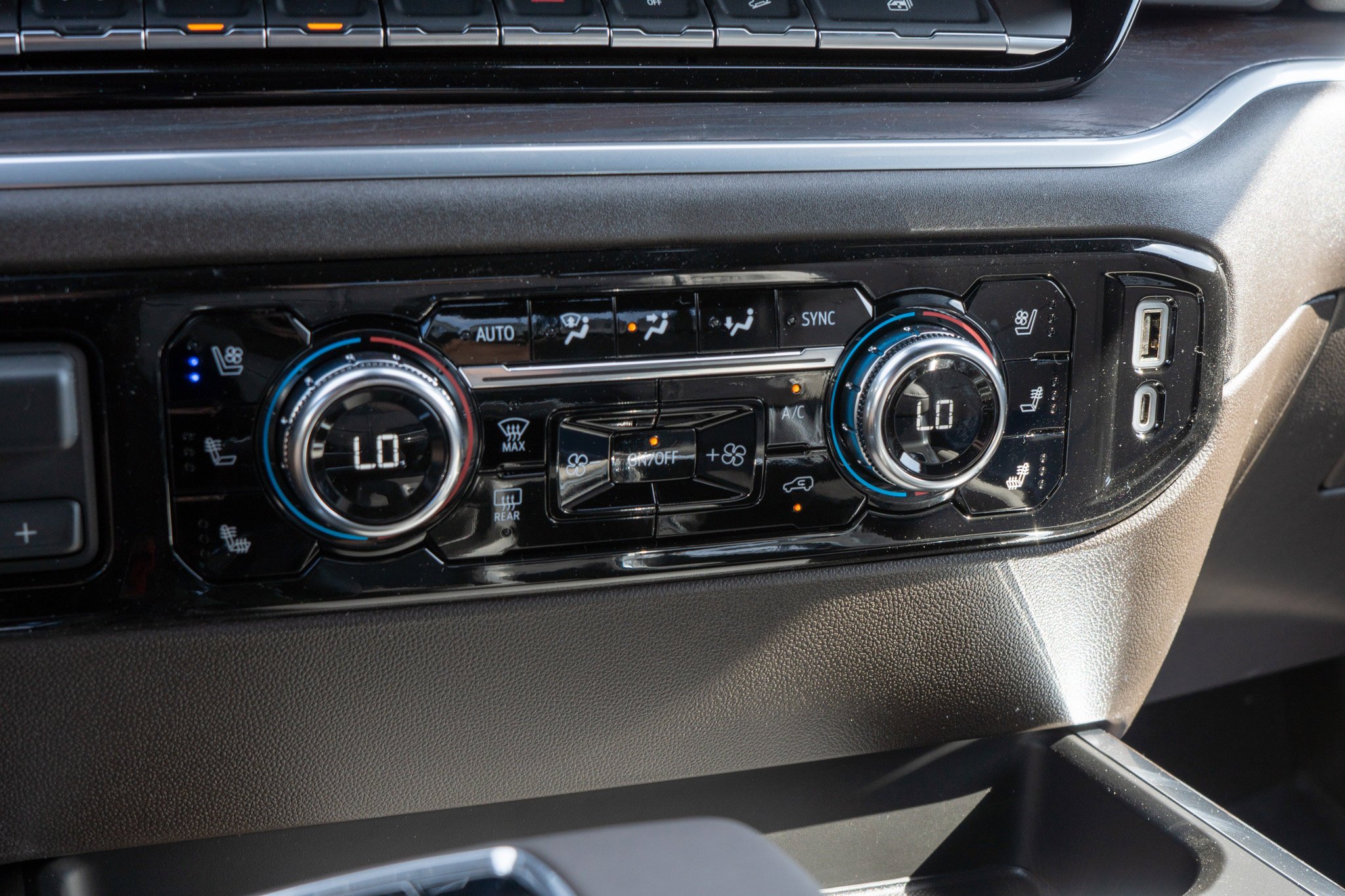 2026 GMC Sierra 1500 SLT - Photo 20