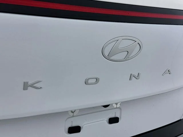 New 2027 White Hyundai SE image 23