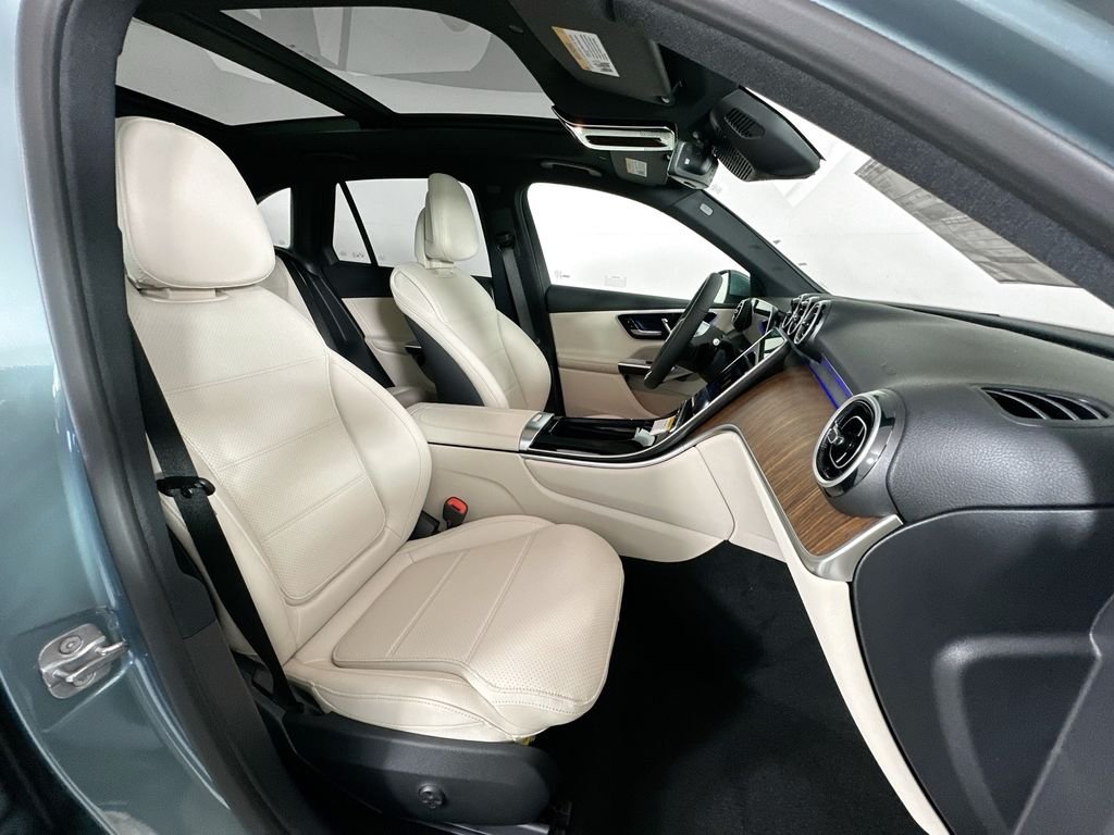 New 2026 Verde Silver Metallic Mercedes-Benz GLC 300 image 29