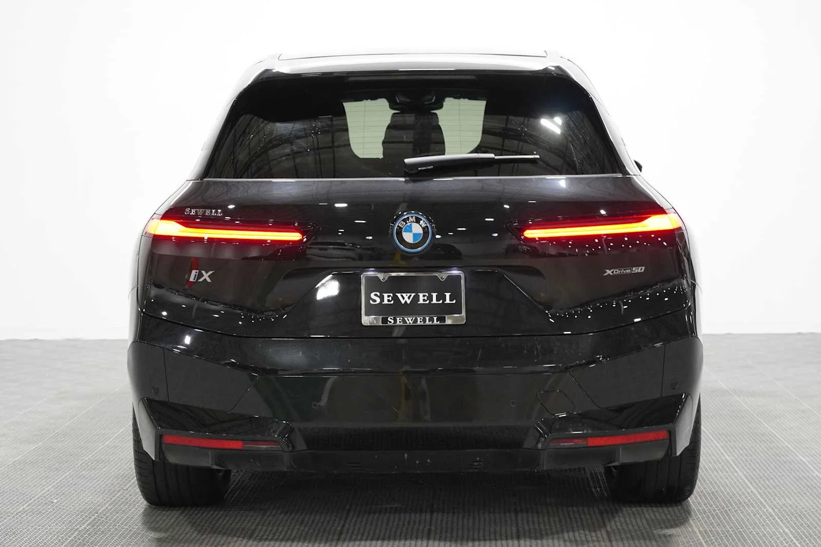 Certified Used 2023 Black Sapphire Metallic BMW xDrive50 image 5