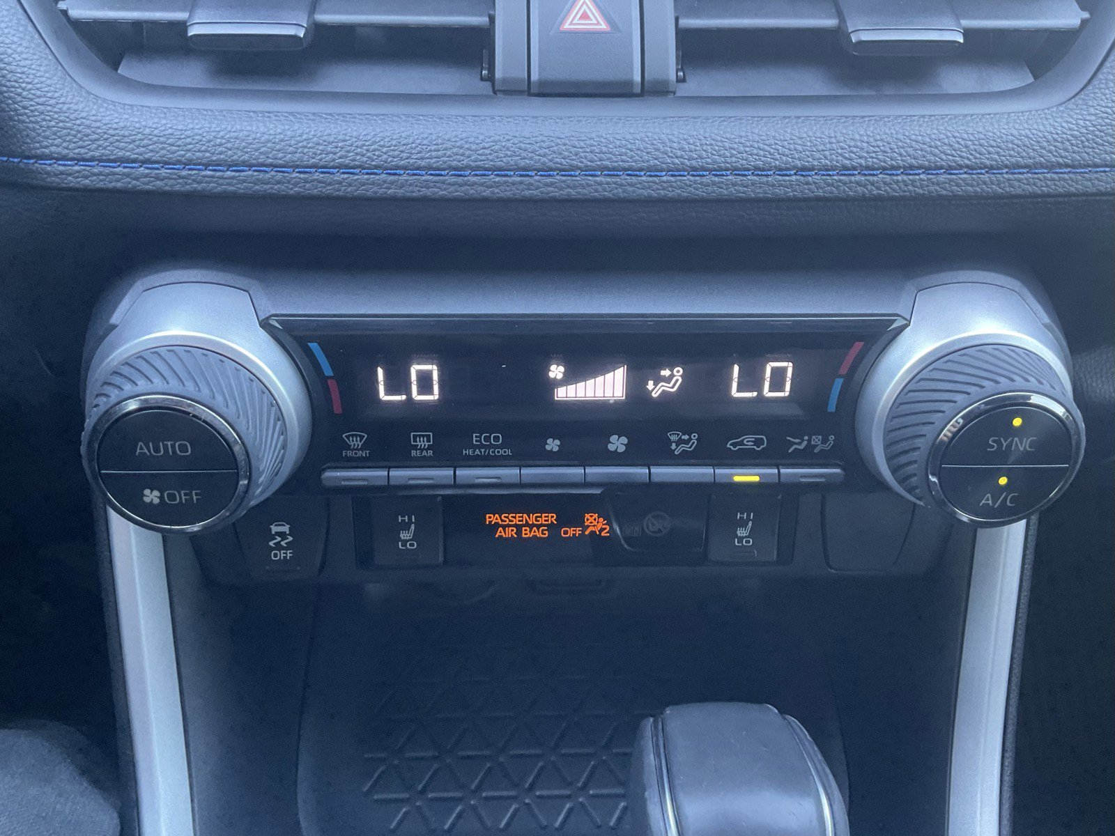 2022 Toyota RAV4 SE - Photo 29